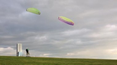 Sportsman in helmet preparing for landkiting 