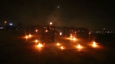 İki çocuklar POI'ler yanma ile