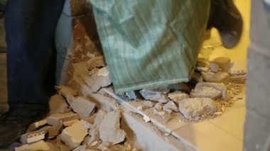  Beton parçalarını Temizleme 