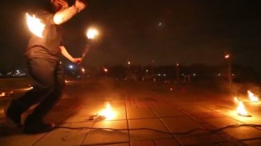 Yanan içn hokkabazlık çocuk 