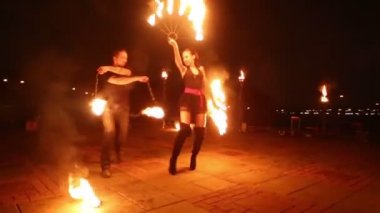 Çocuk iplik yanan içn 