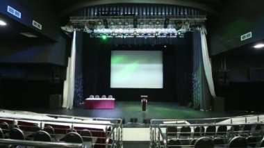 Işıklı tiyatro ve konferans salonu 