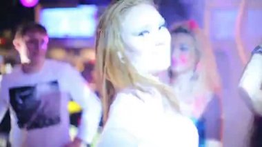  Dans kadın ve erkek 