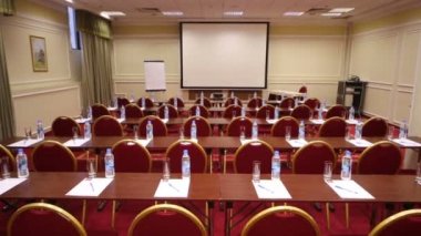 Boş konferans salonu