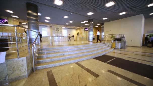 Lobby del edificio de oficinas — Vídeo de stock