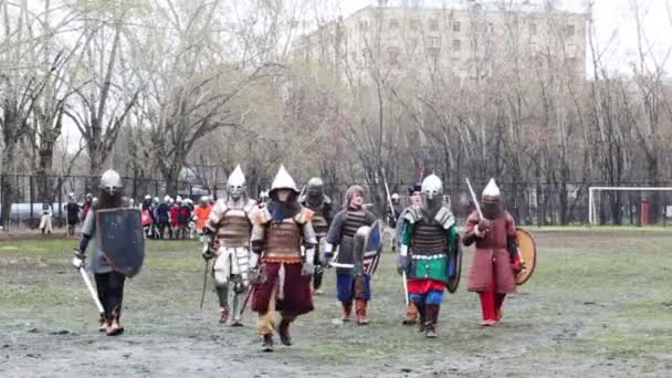 Guerreros en la batalla de Oriente — Vídeo de stock