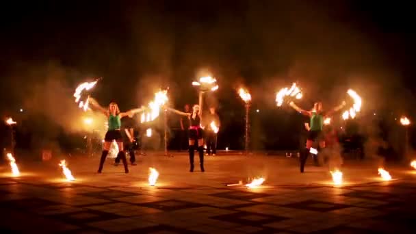 Group of firedancers dance — Stock Video