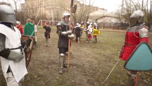 Guerreros medievales en batalla — Vídeos de Stock