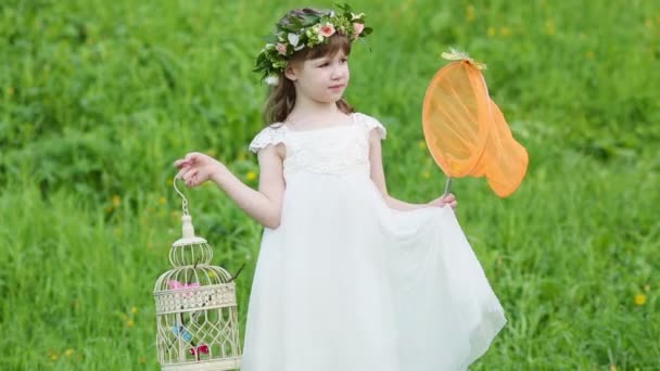 Little girl in white — Stock Video