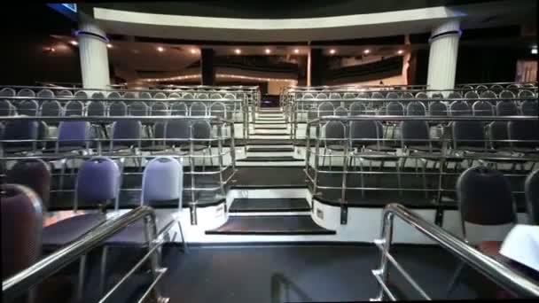 Lege verlichte auditorium — Stockvideo