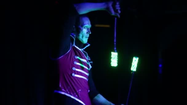 Man in samurai garb with glow sticks — Stock Video