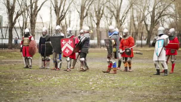 Duell bei russisch-orthodoxen Manövern — Stockvideo