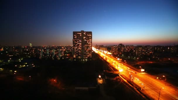 Beaucoup de voitures sur l'autoroute — Video