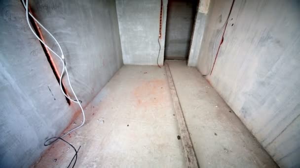 Empty room with bare walls — Stock Footage Empty room with bare walls Royalty Free Stock Footage