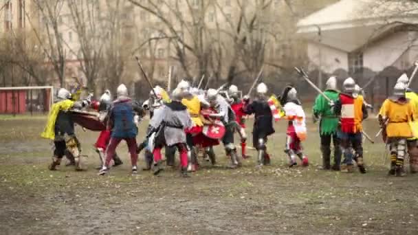 Walka średniowiecznych wojowników — Wideo stockowe