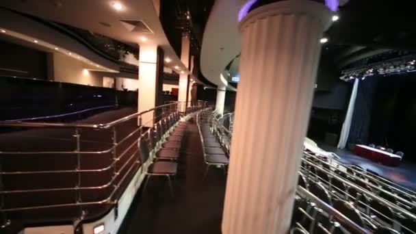 Columns and seats with metal handrails — Stock Video