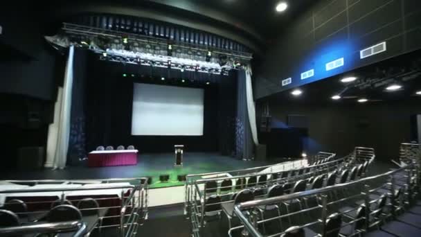 Auditorium met zetels in concertzaal — Stockvideo