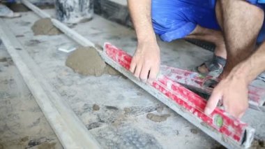 Metal çerçeve öğesi alt doğrular