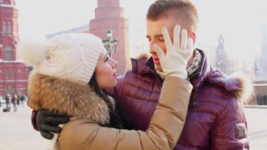 Genç erkek ve kadın talk