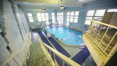 Yüzme insanların görünümünü yukarıda