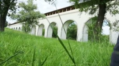 Küçük çocuk ağız kavgası ve thumbs up