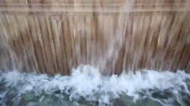 şelaleler ile saf çeşme