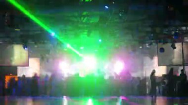 Sahne yanında dans insanlar 