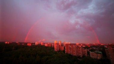 Gökkuşağının üstünde Moskova Bölgesi