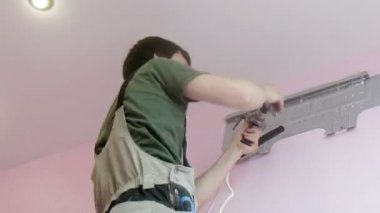 Çalışan Klima yüklemeye başlar 