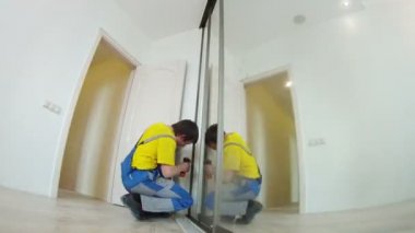 İşçi yansıtılmış Kapaklı Dolap çeviren 
