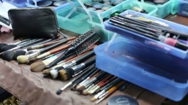 Kozmetik ve farklı makyaj malzemeleri