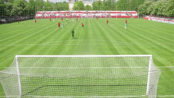 Fußballmannschaft Spartak spielt — Stockvideo