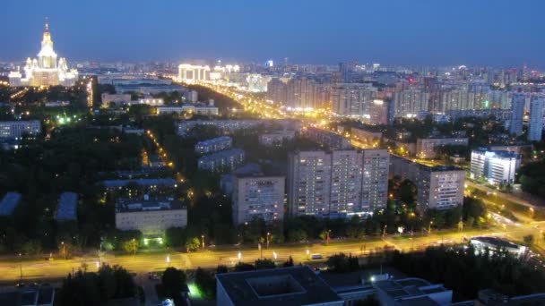 Вечірнє місто краєвид з МГУ будівлі — стокове відео