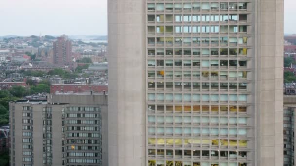 Edificio moderno en la ciudad — Vídeos de Stock