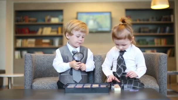 Little boy with magnifying glass — Stock Video