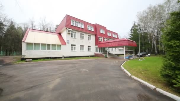 New building with red tile roof — Stock Video