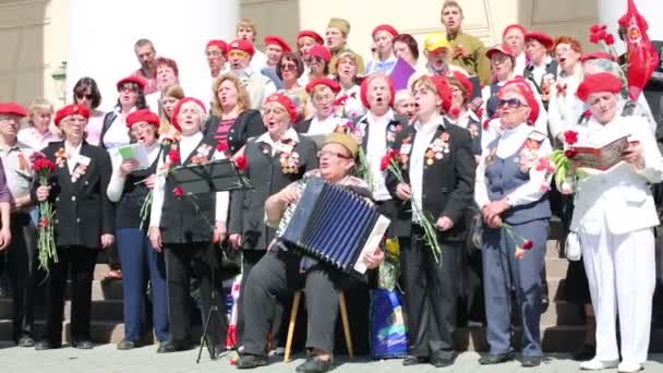 Veteranen singen nahe Bolschoi-Theater — Stockvideo