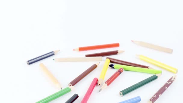 З'являються олівці вишиті — стокове відео