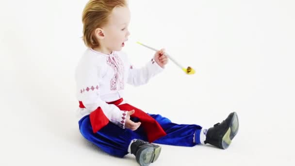 Little boy in Russian national costume — Stock Video