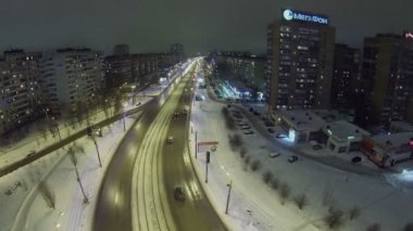Kış geceleri sokak trafik