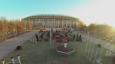 Soccer stadium yanında kare