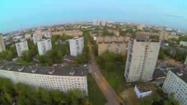 Cityscape sokak trafik ile