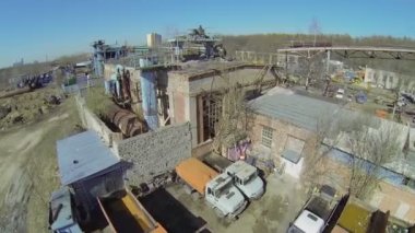 Borular ile fabrika topraklarının