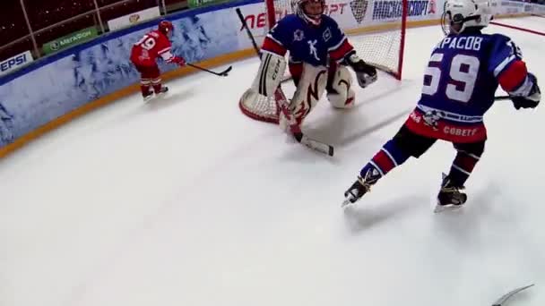 Les joueurs défendent la porte — Video