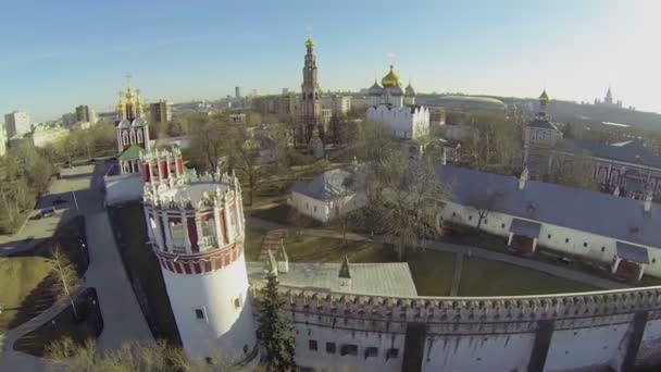 Novodevichiy klášter s kostelem — Stock video