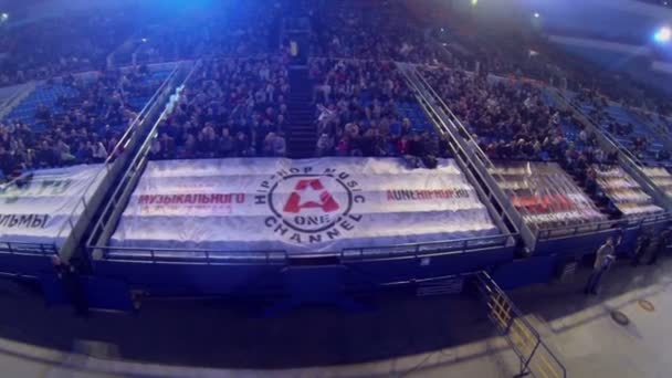 Crowd of people sit on tribunes — Stock Video