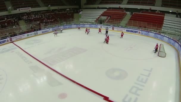 Garçons passer la rondelle — Video