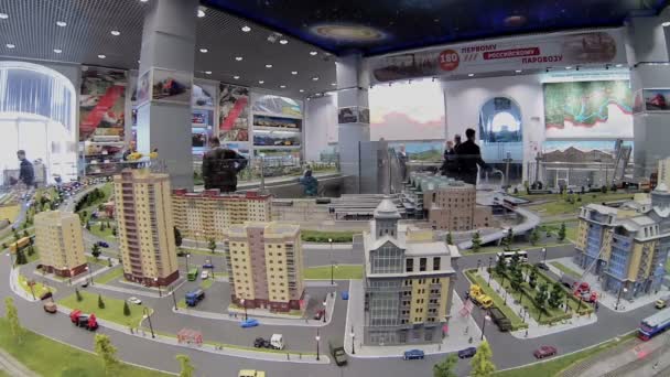 Model of city with toy train — Stock Video