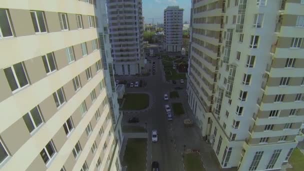 Hoog residentiële huizen — Stockvideo