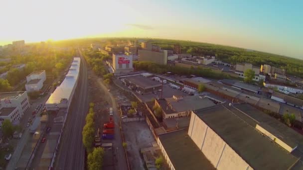 Townscapen med industriområde — Stockvideo